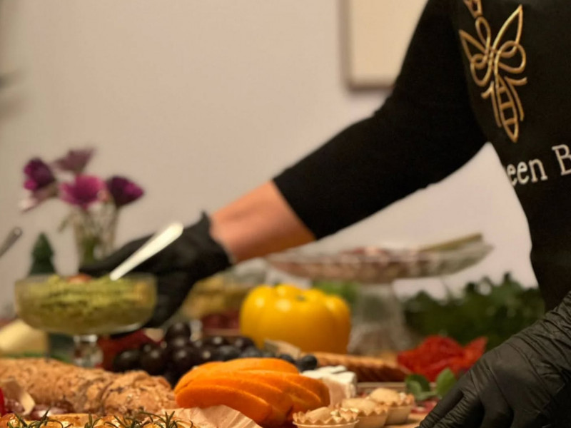 queen-b-grazing-catering
